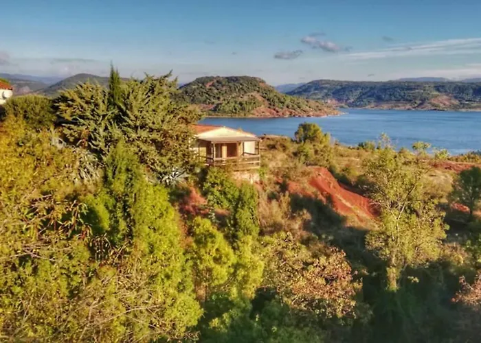 Studio 22 m2, terrasse vue lac, dans propriété face au Lac du Salagou